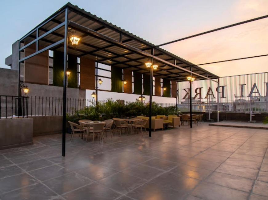 Hotel Imperial Park Sector 45 구르가온 외부 사진