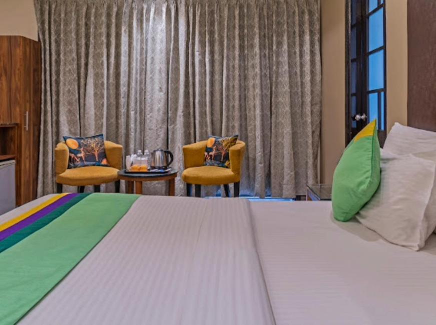 Hotel Imperial Park Sector 45 구르가온 외부 사진