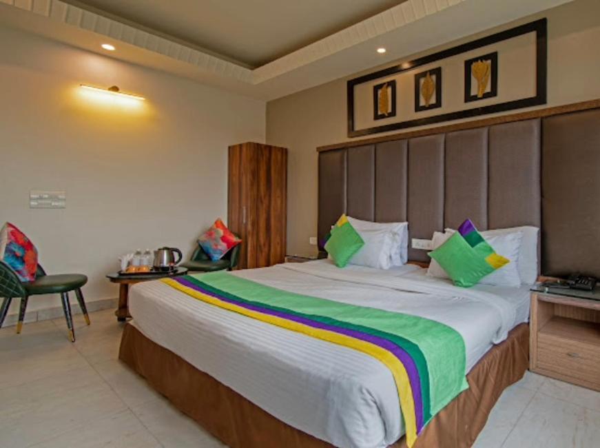 Hotel Imperial Park Sector 45 구르가온 외부 사진