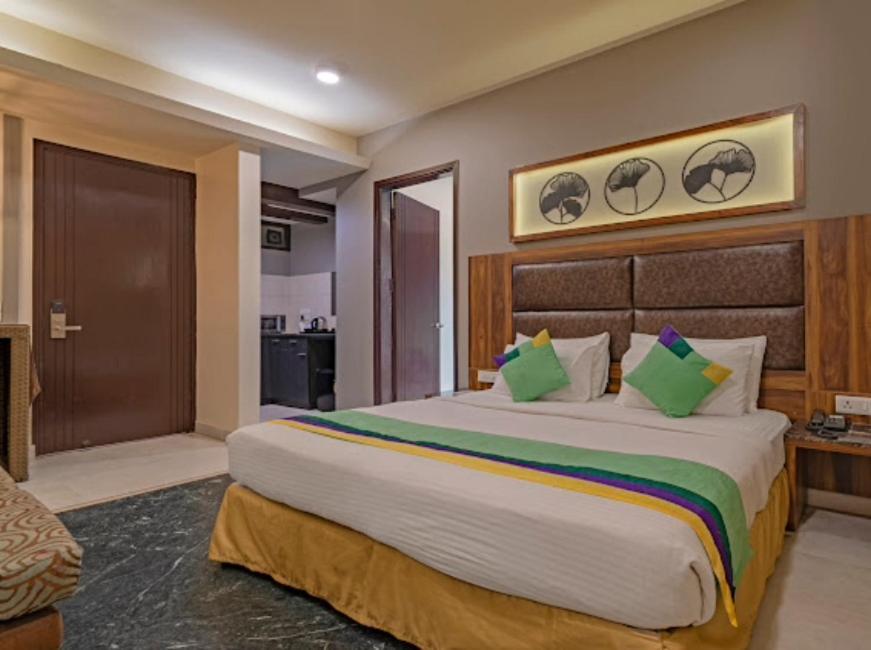 Hotel Imperial Park Sector 45 구르가온 외부 사진