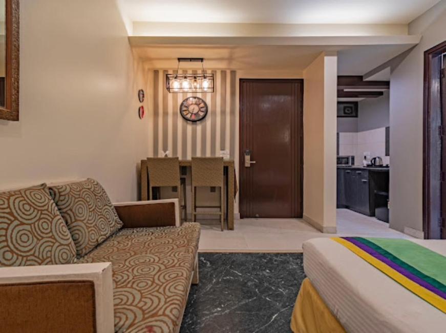 Hotel Imperial Park Sector 45 구르가온 외부 사진