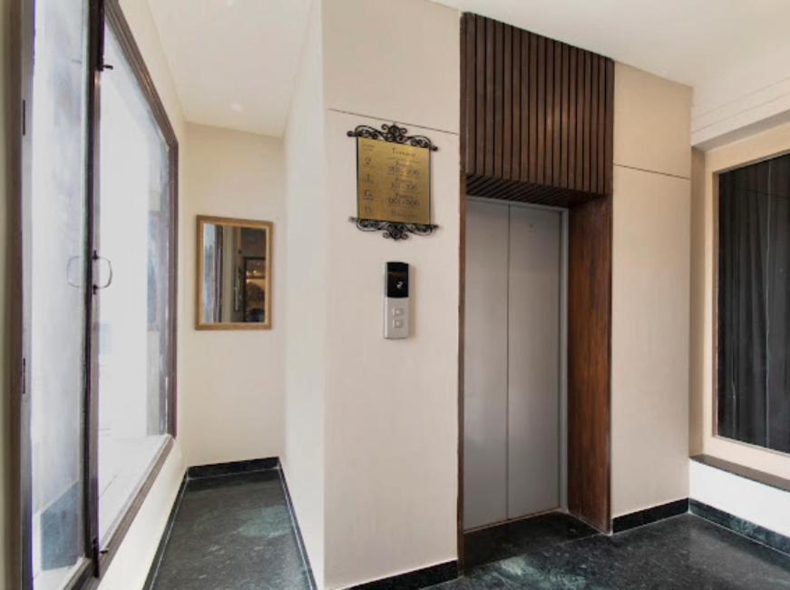 Hotel Imperial Park Sector 45 구르가온 외부 사진