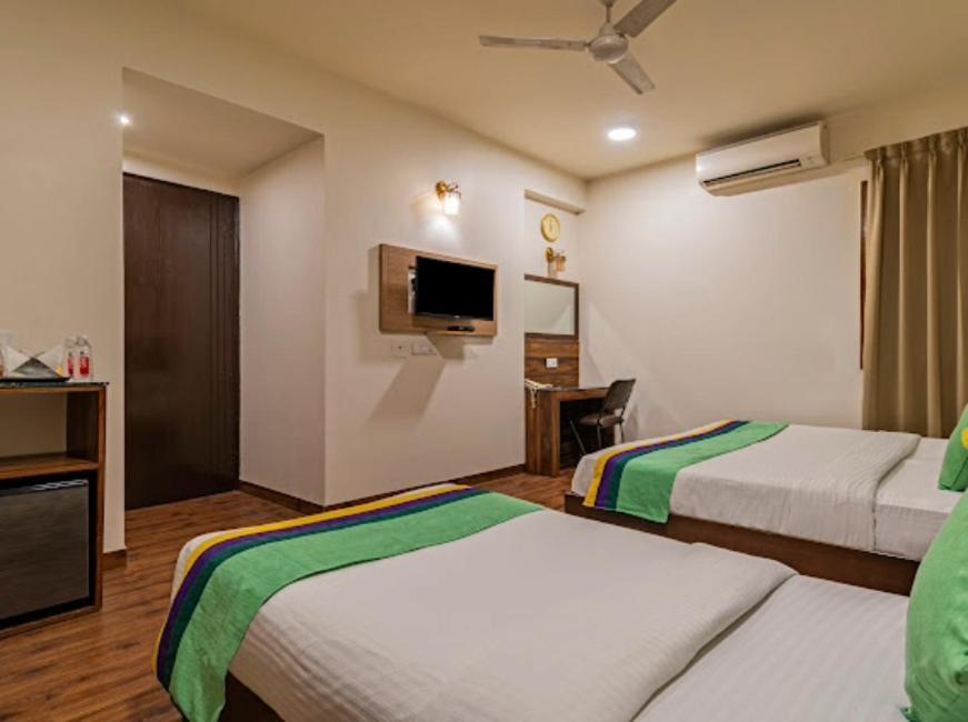 Hotel Imperial Park Sector 45 구르가온 외부 사진