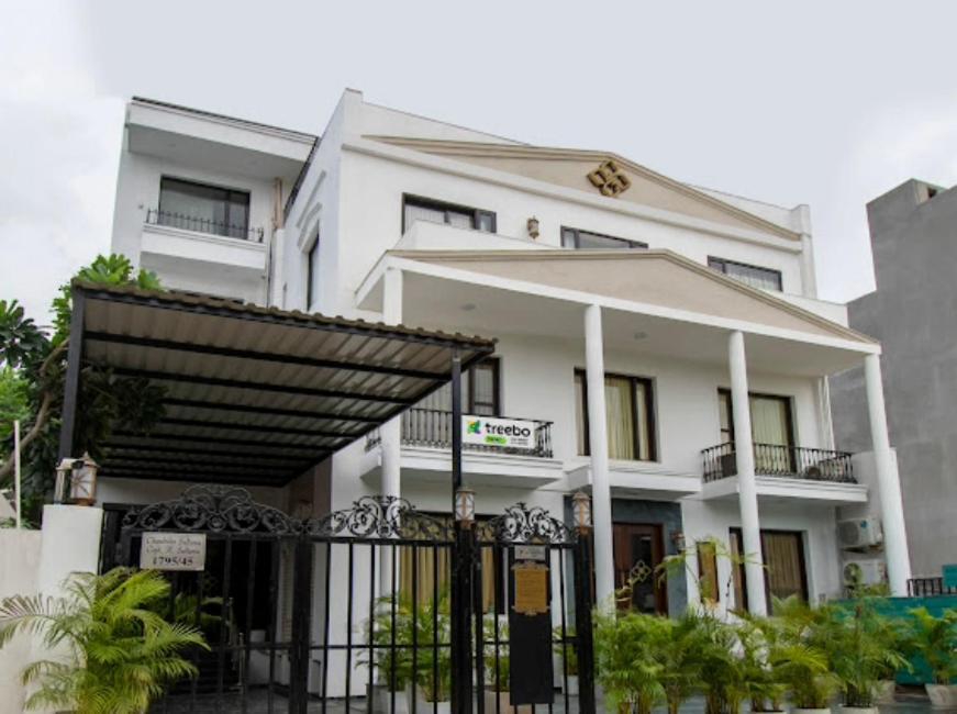 Hotel Imperial Park Sector 45 구르가온 외부 사진